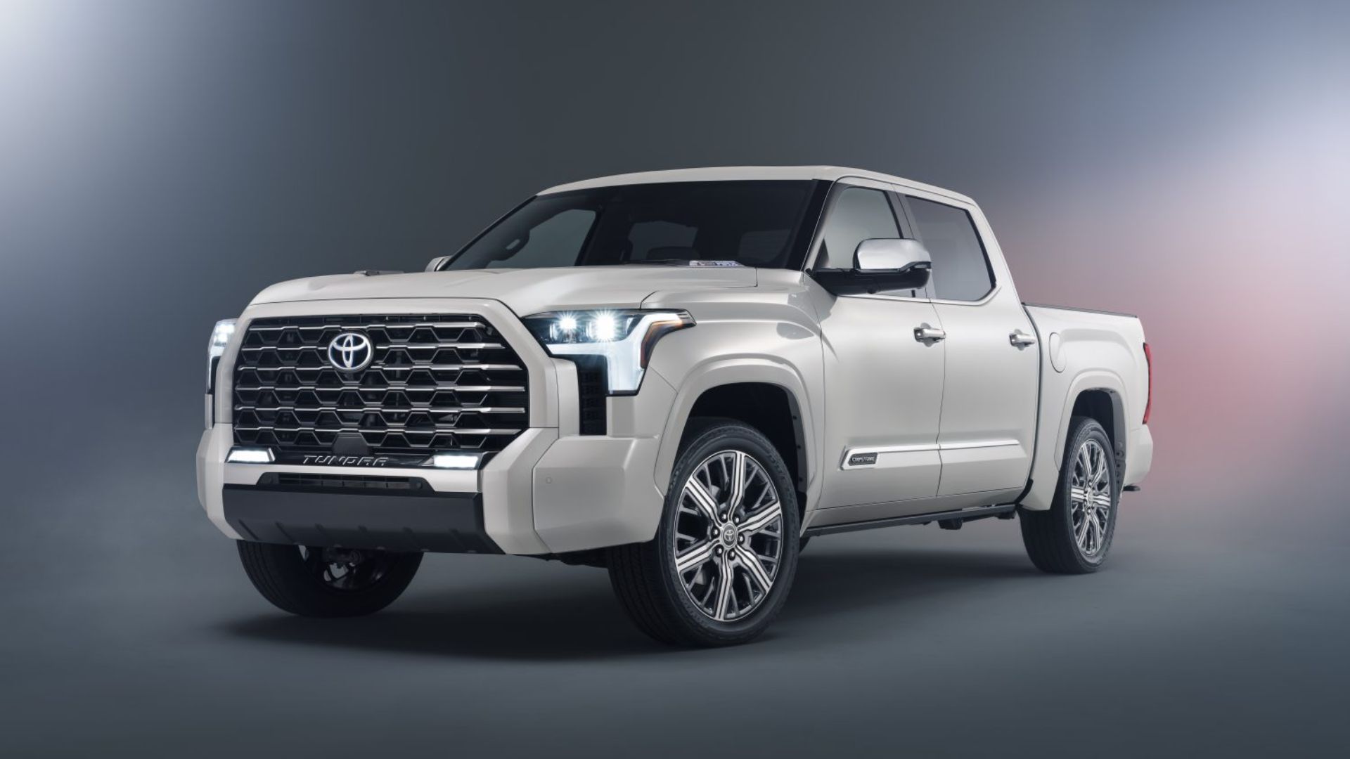 2025_toyota_tundra_capstone_001.jpg