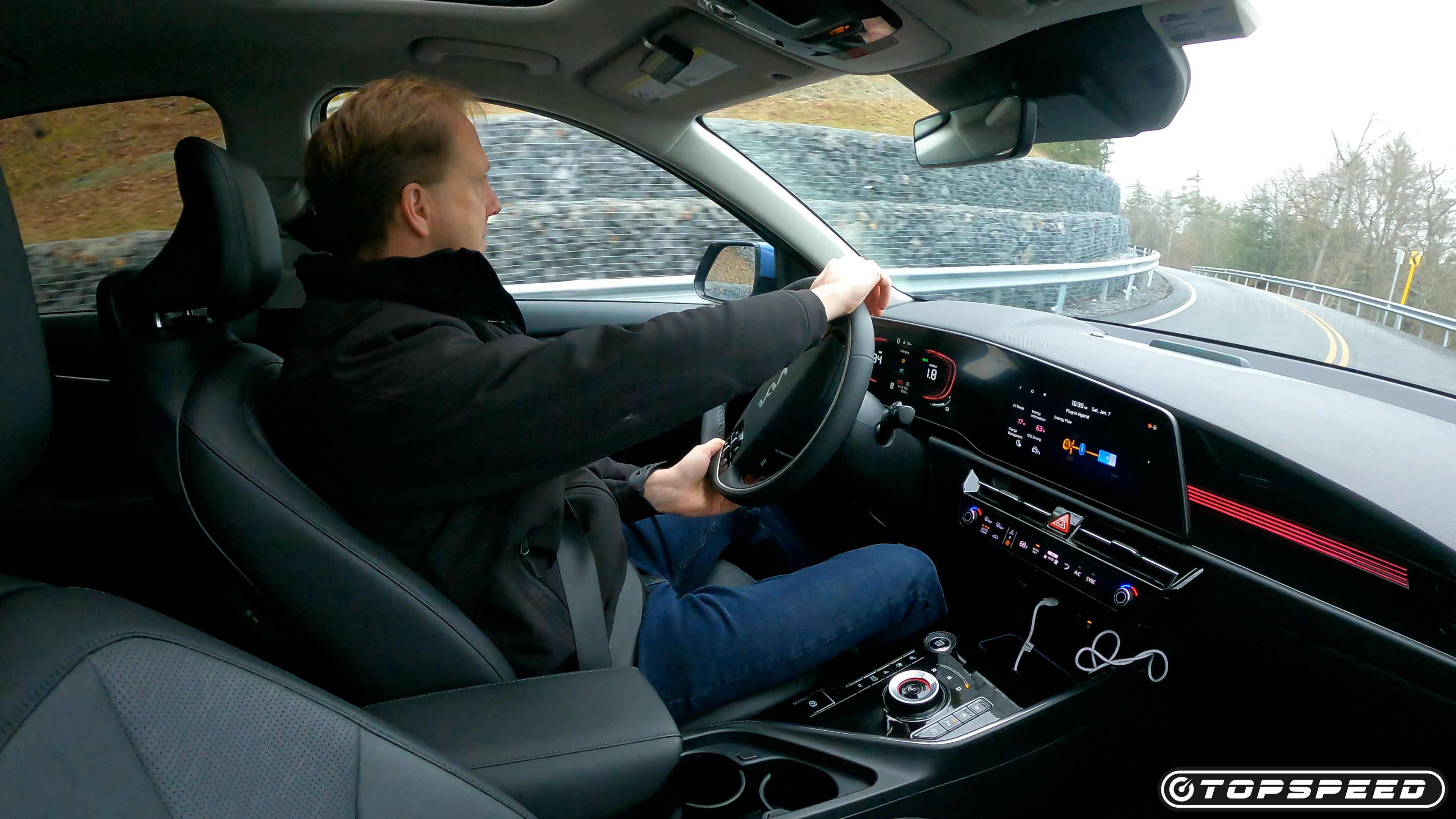 Niro Plug-in Hybrid interior driving shot
