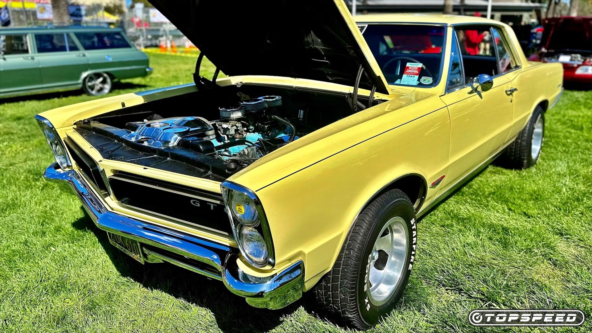 Amarelo 1965 Pontiac GTO Le Mans