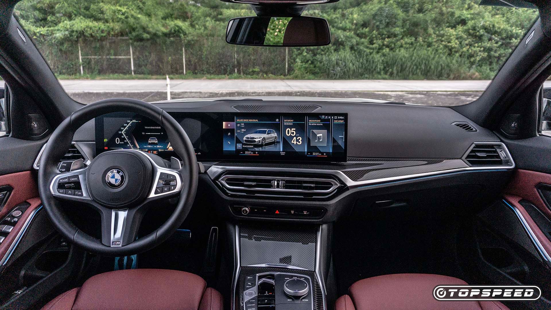 Interior de um BMW M340i xDrive Touring 2023