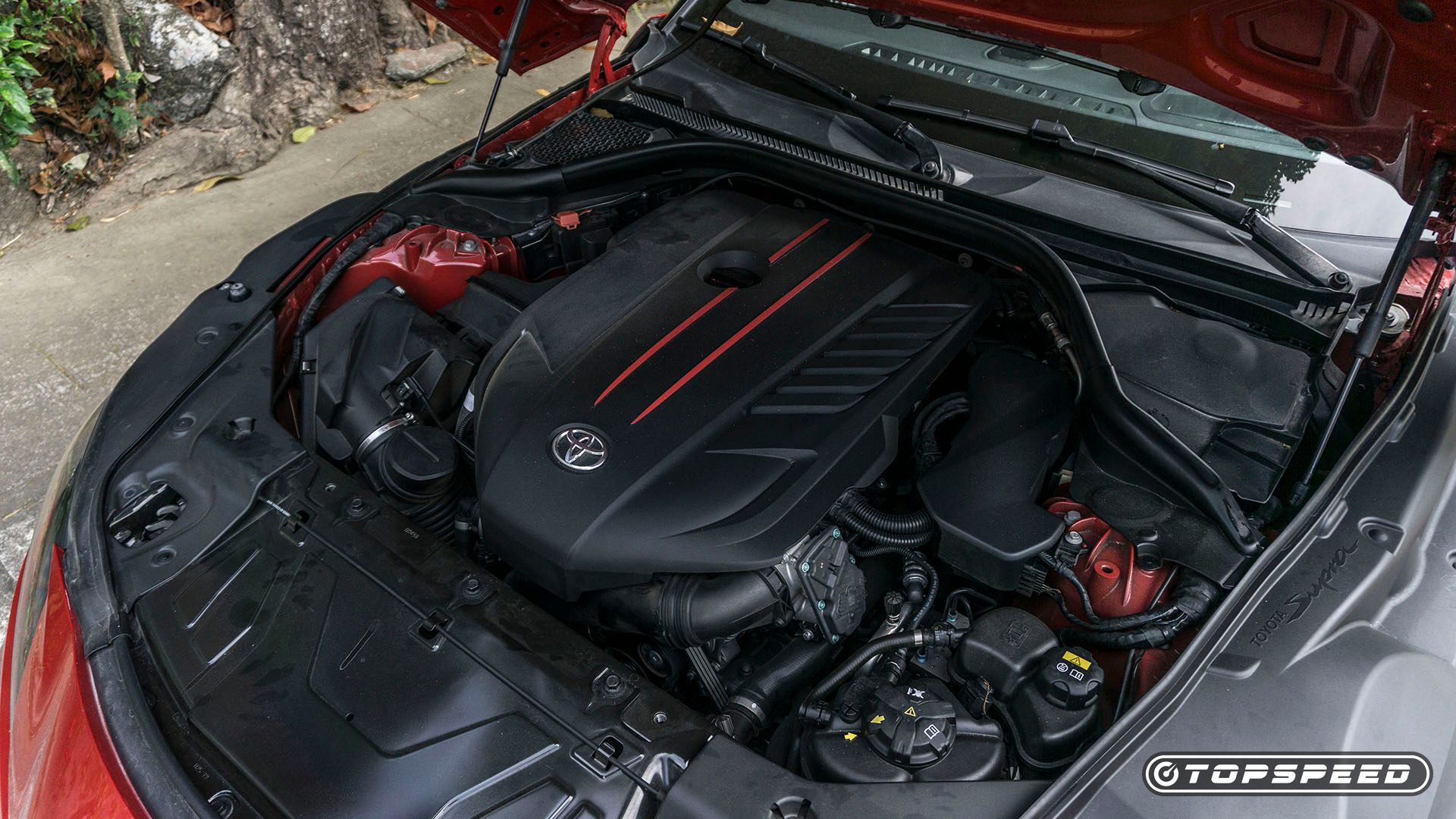 Compartimento do motor de um Toyota GR Supra 2020