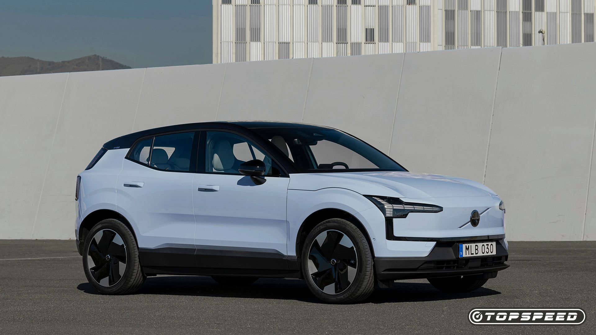 2025 Volvo EX30 Front Side View-1