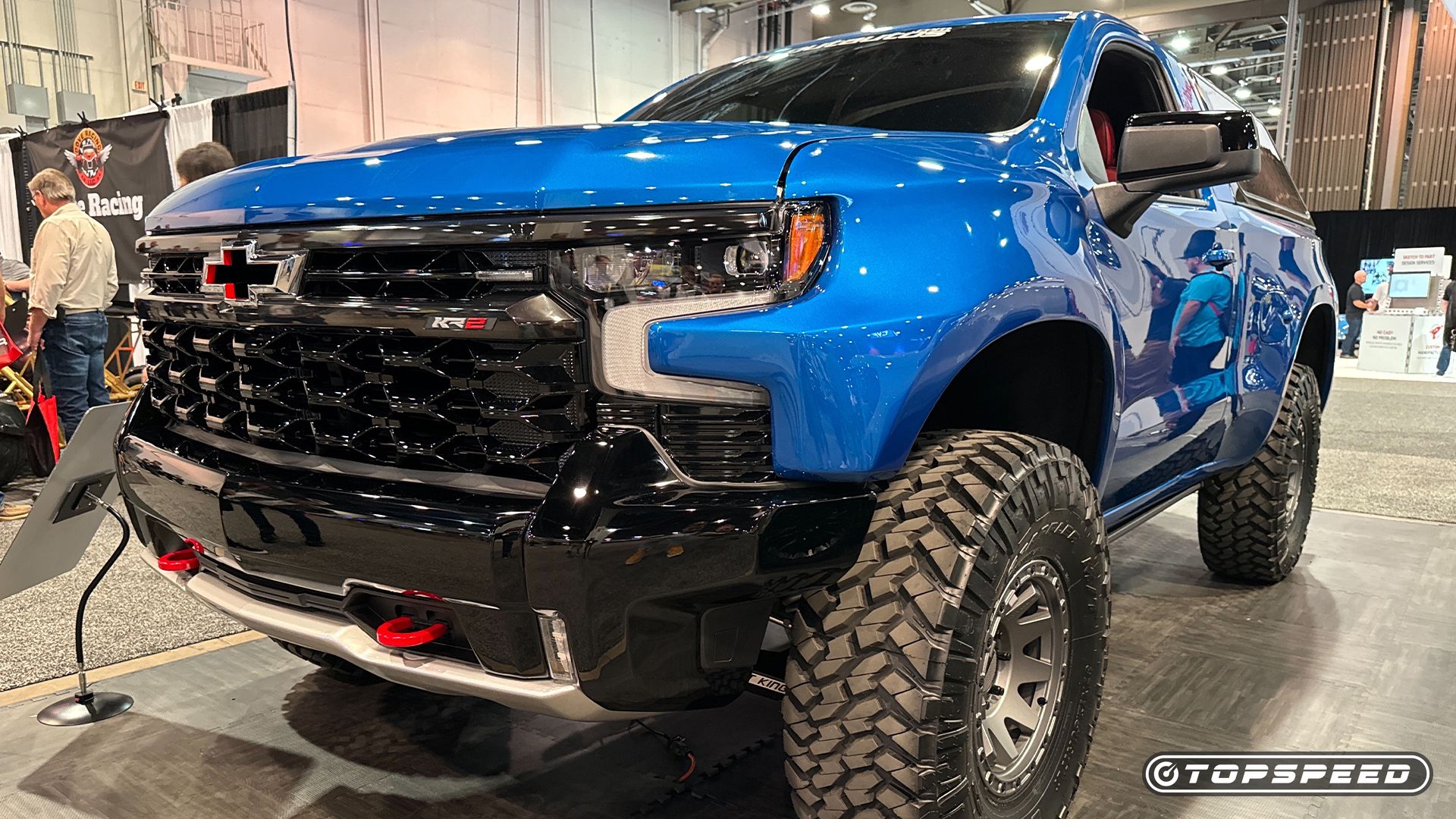 Chevrolet Silverado ZR2 modificado azul 