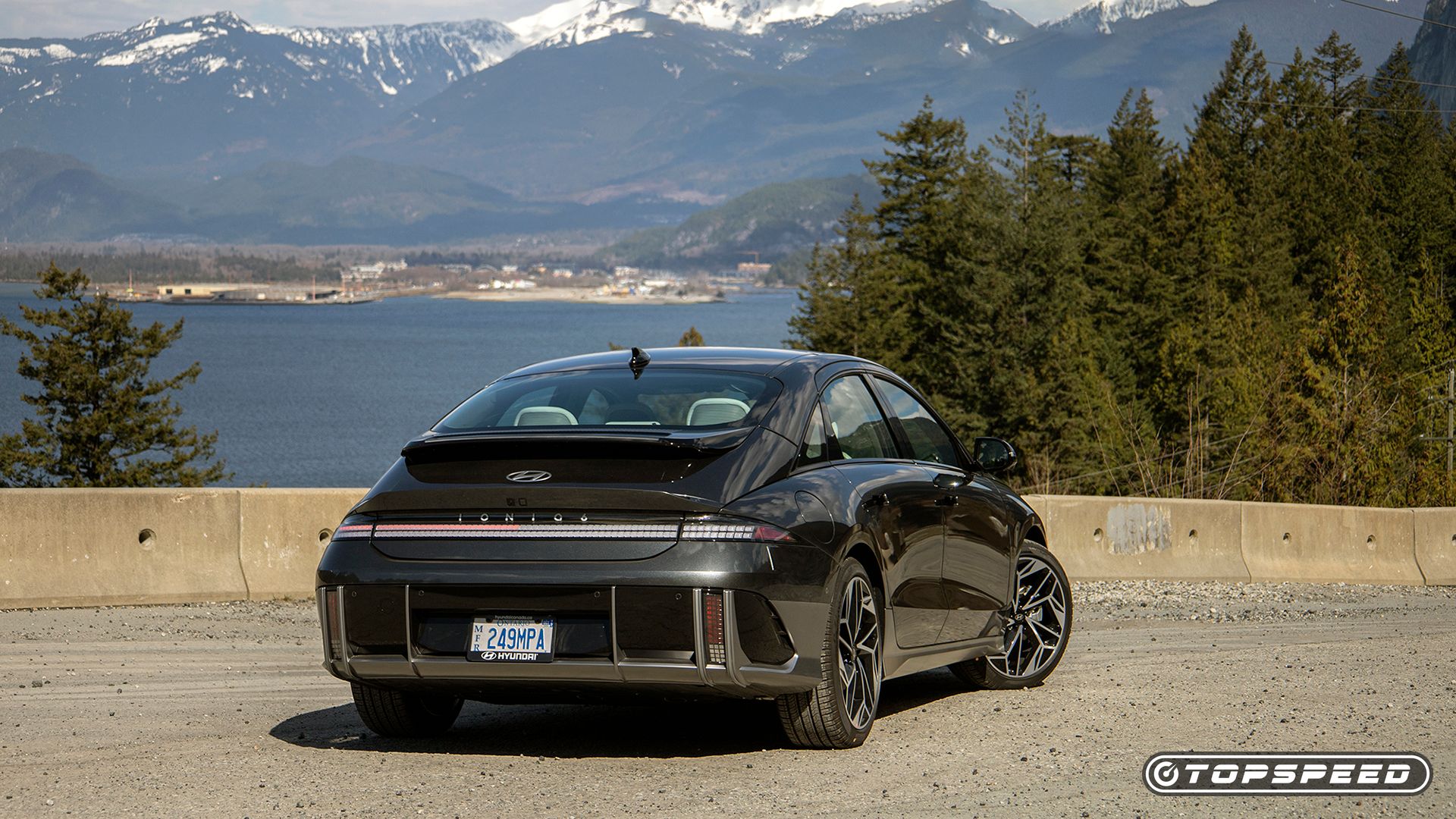 2024 Hyundai IONIQ 6 Traseira Três Quartos