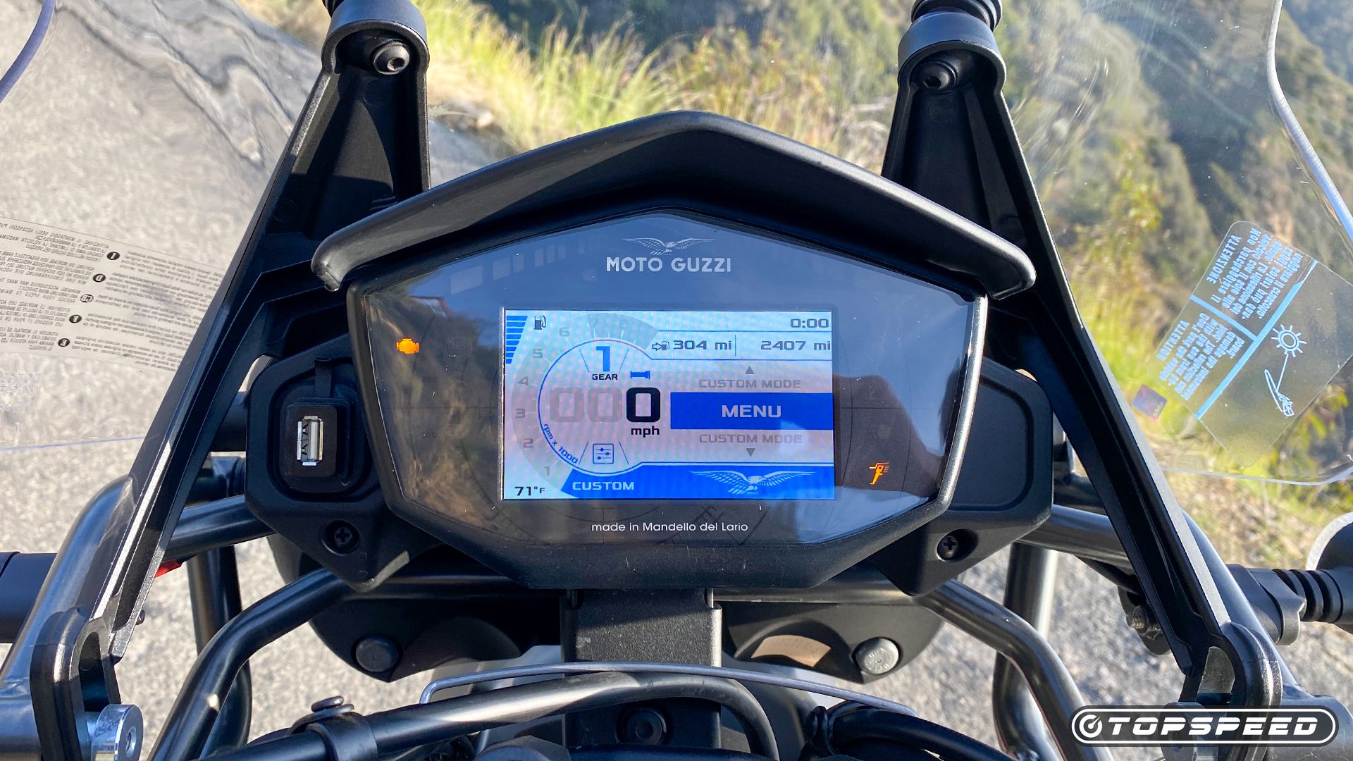 2023 Moto Guzzi V85 TT Travel color LCD dash