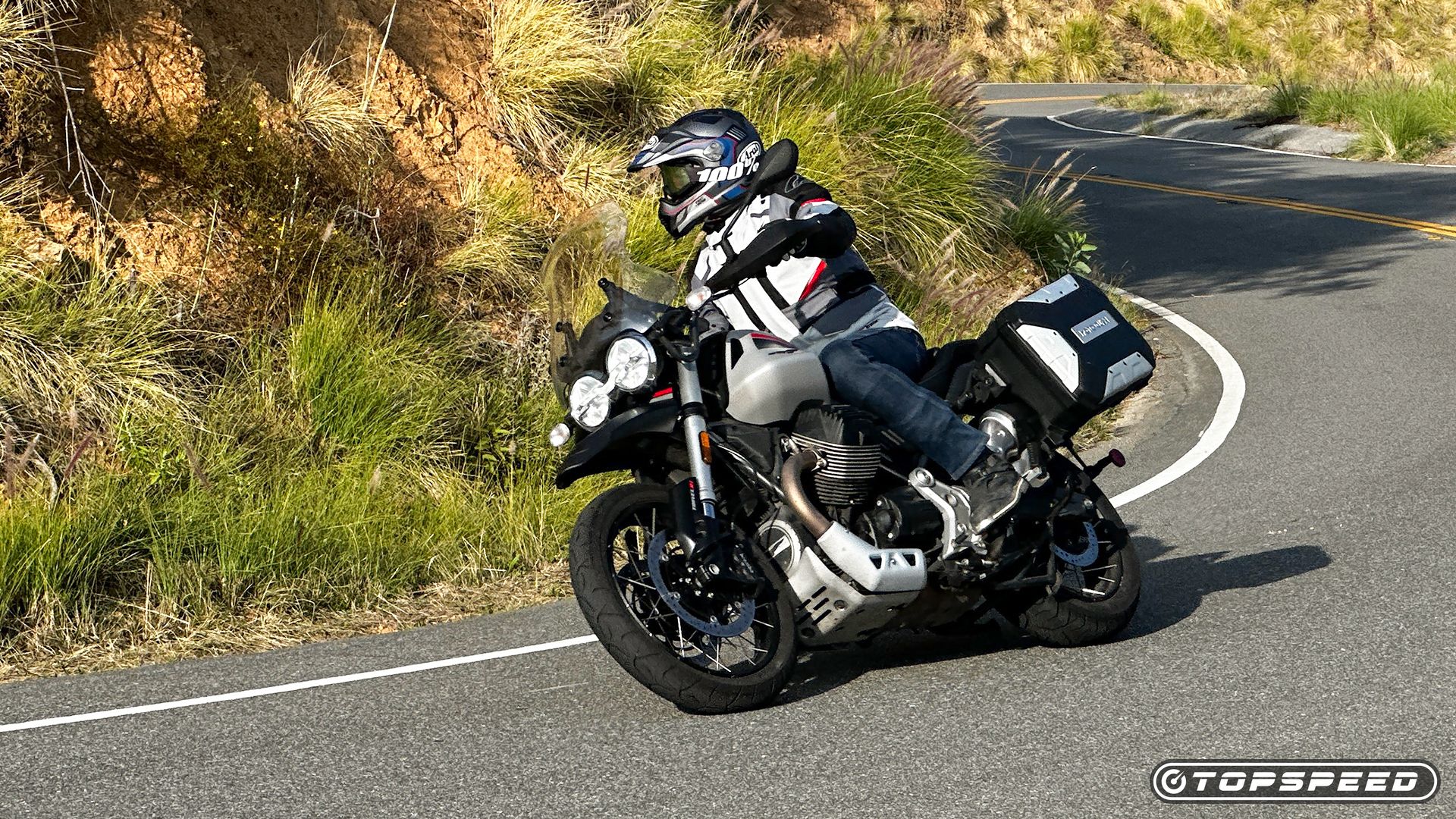 2023 Moto Guzzi V85 TT Travel adventure in style