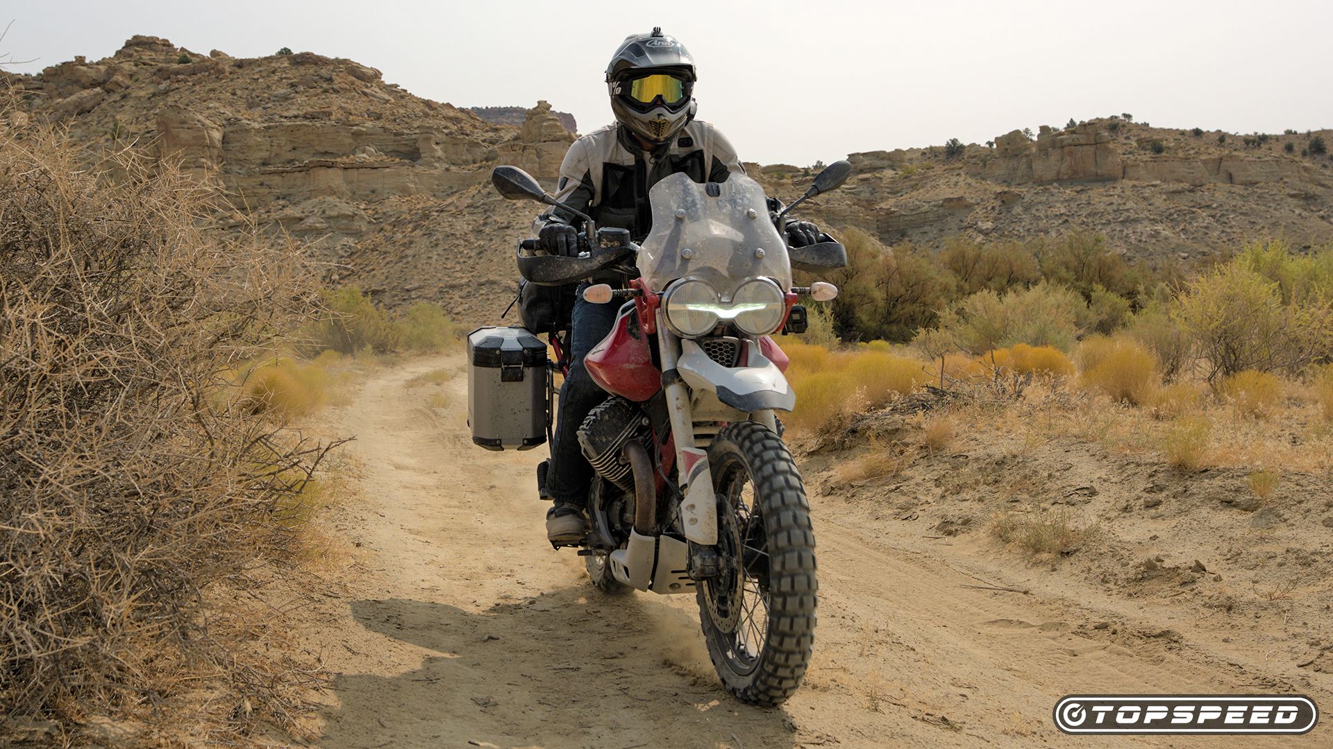 2020 Moto Guzzi V85 TT Adventure w. Michelin Anakee Wild tires