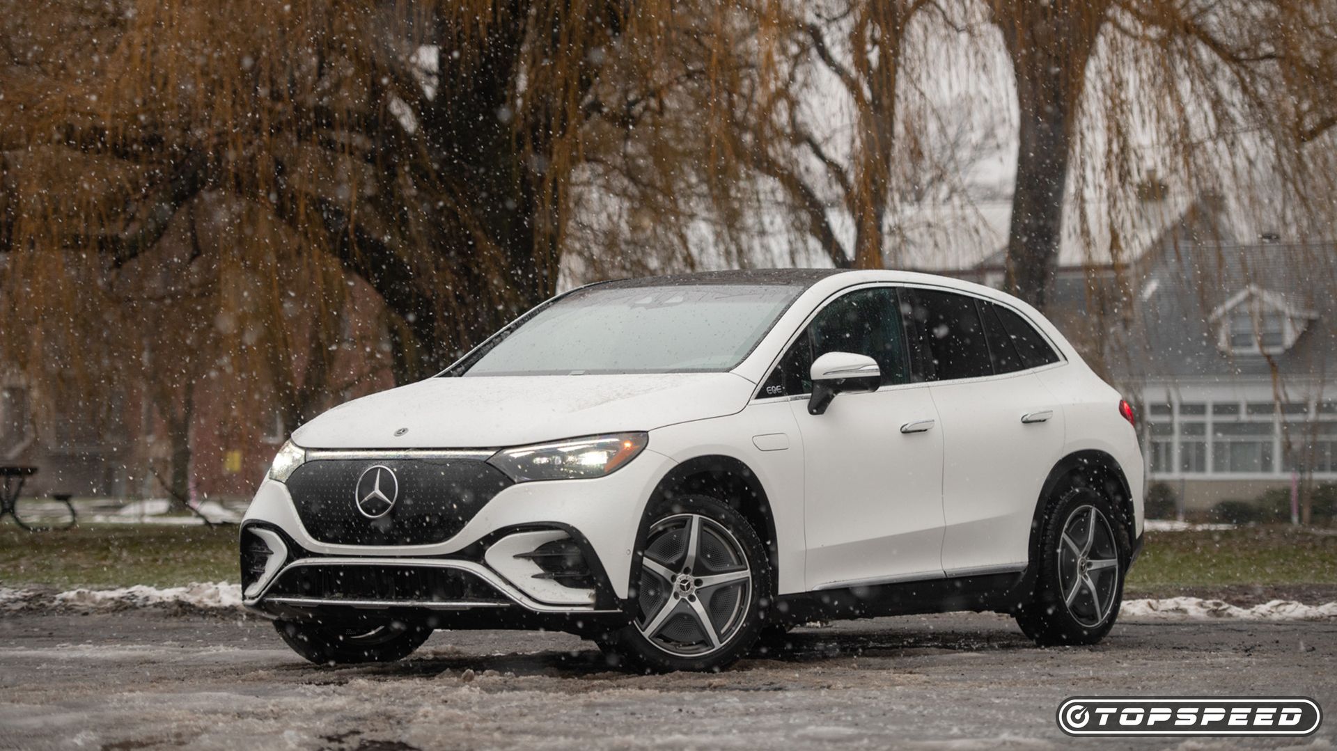 2024 Mercedes-Benz EQE 500 SUV Front Three Quarter Shot