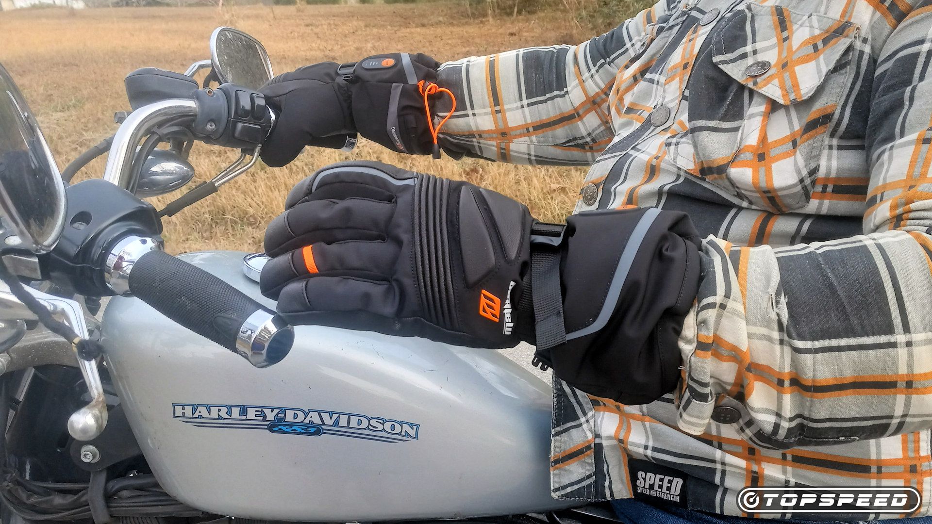 Rider wearing MATKAO heated gloves