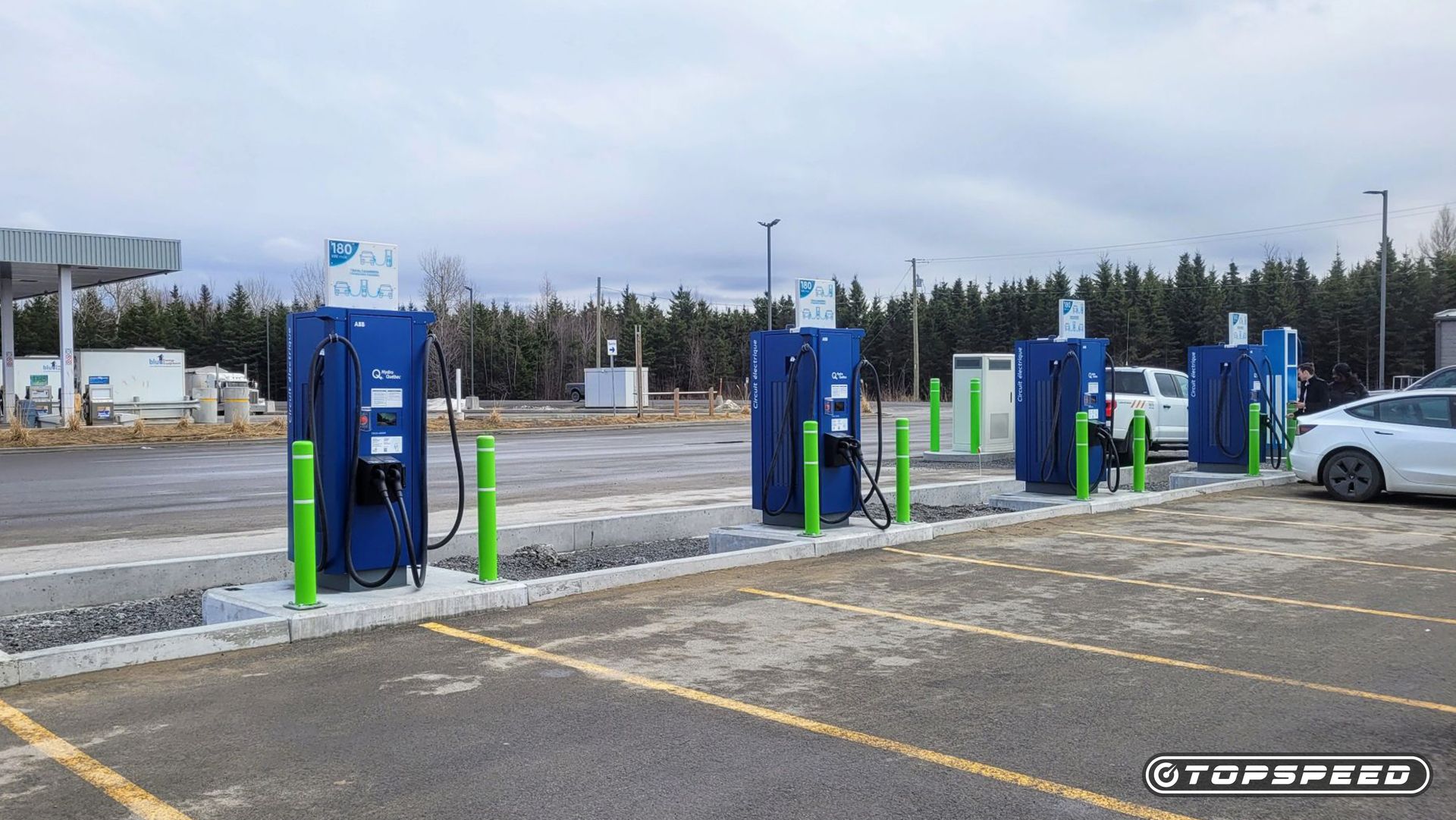 Hub de Carregamento de Circuito Elétrico 004