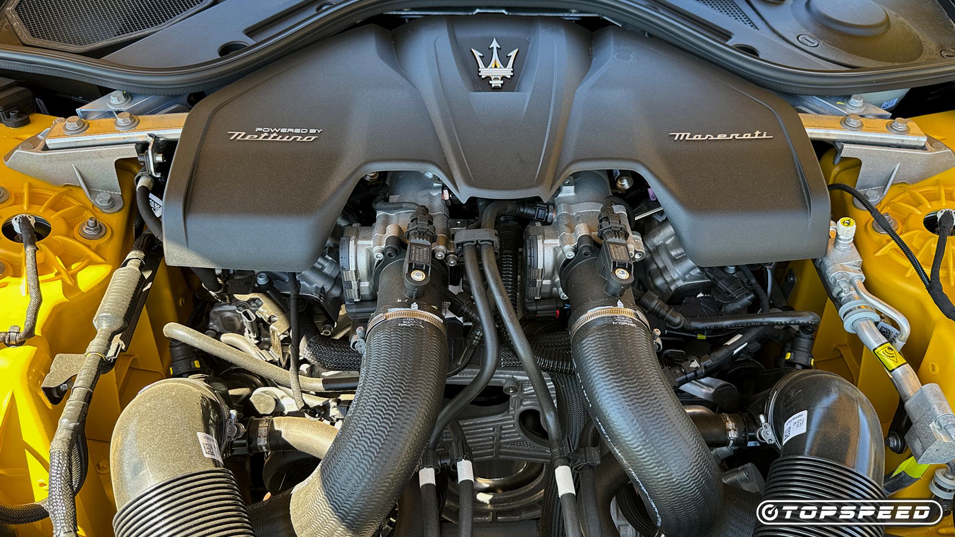 2024 Maserati GranTurismo Trofeo amarelo
