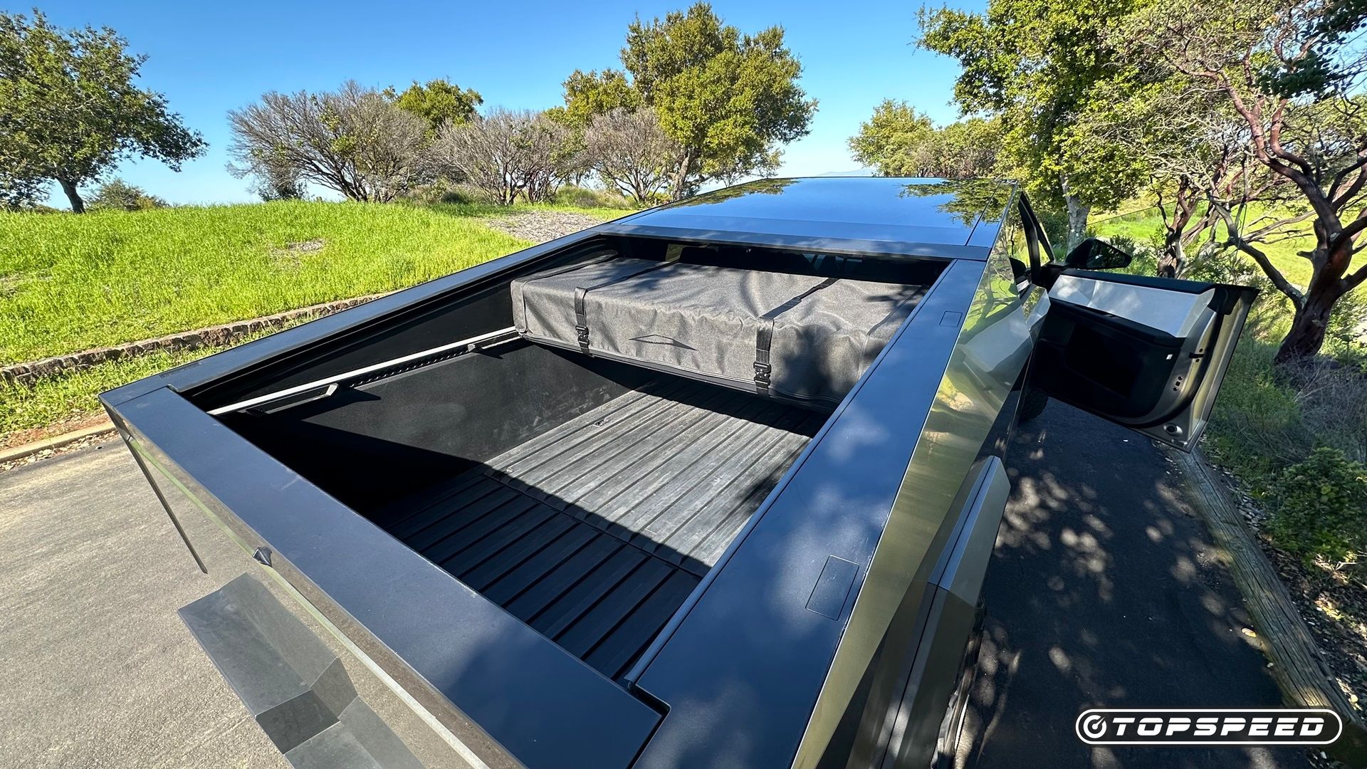 2024 Tesla Cybertruck Truck Bed com pacote Base Camp (4)
