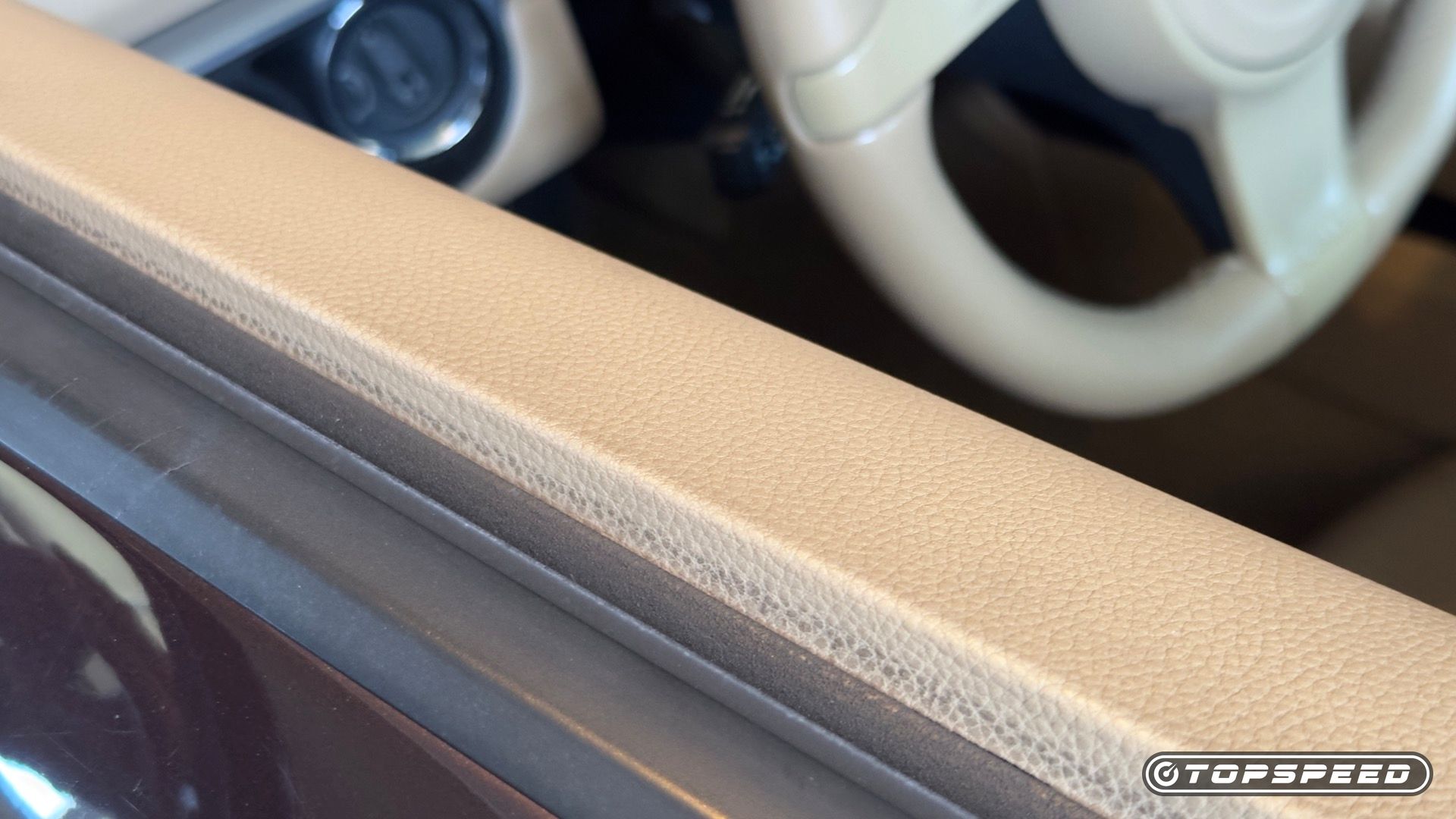 Reparo do painel da porta do Porsche Boxster 2013