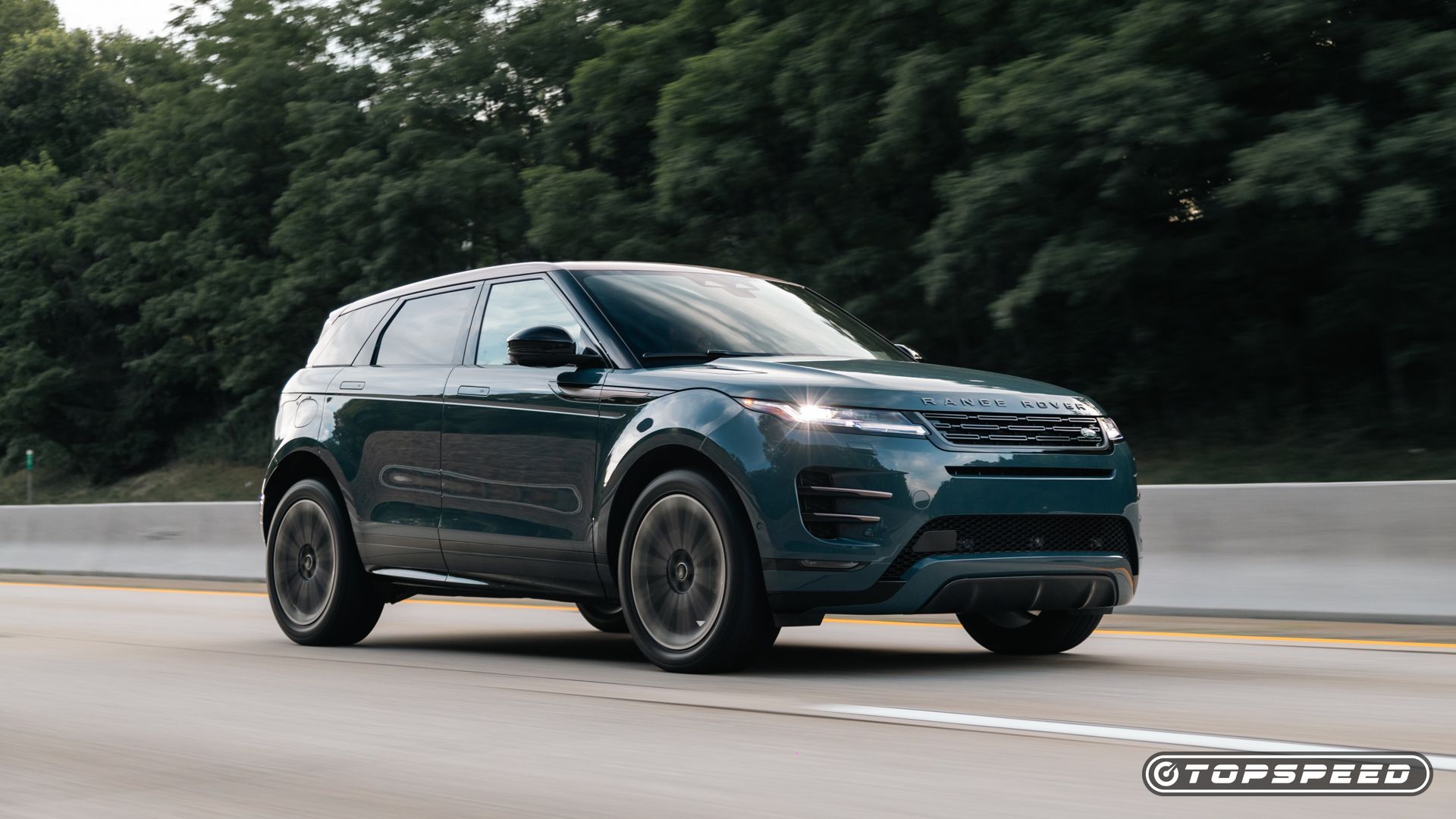 2024 Range Rover Evoque P250 Dynamic SE In Motion (14)