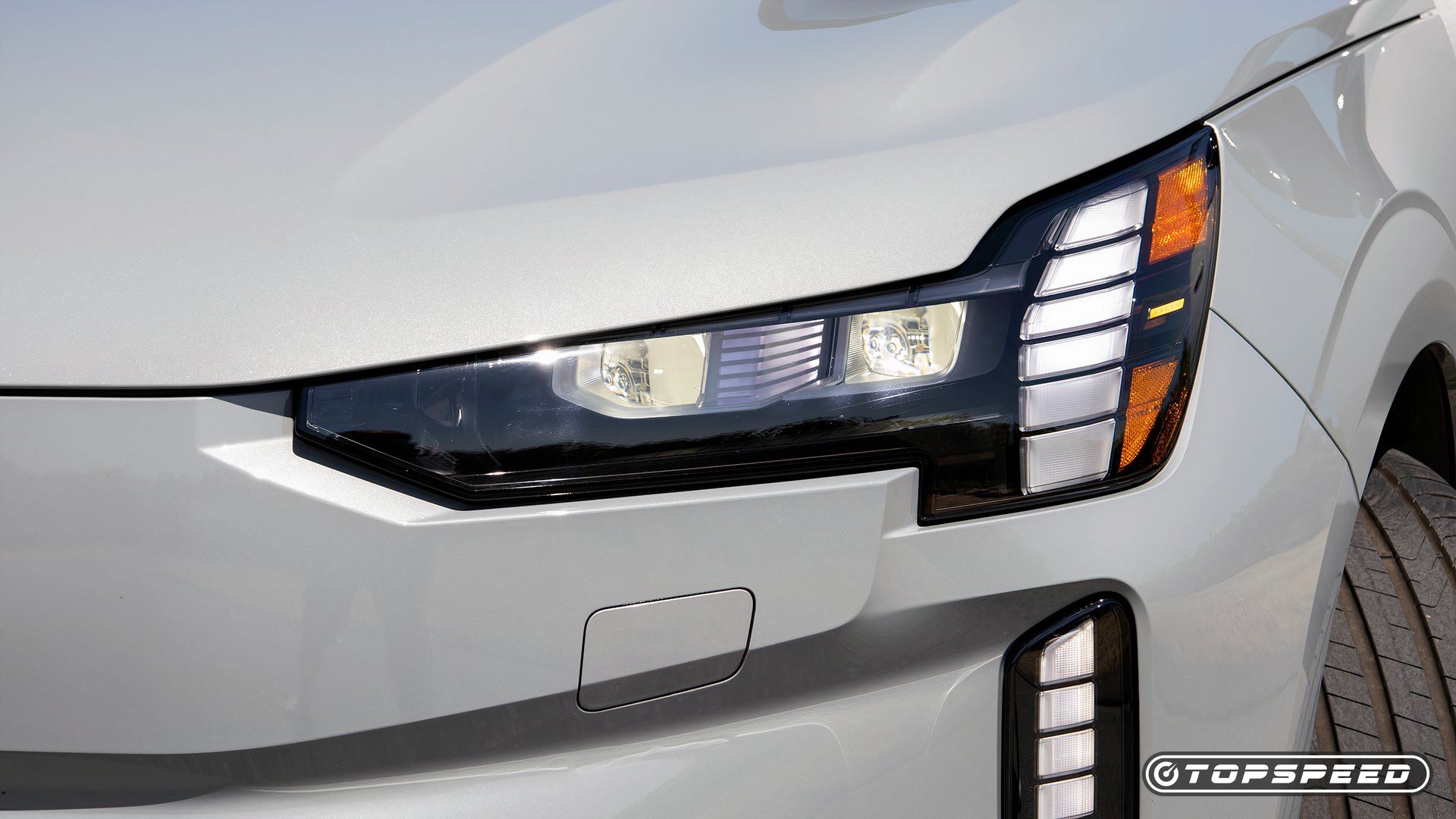 2025 Volvo EX90 Headlights TopSpeed