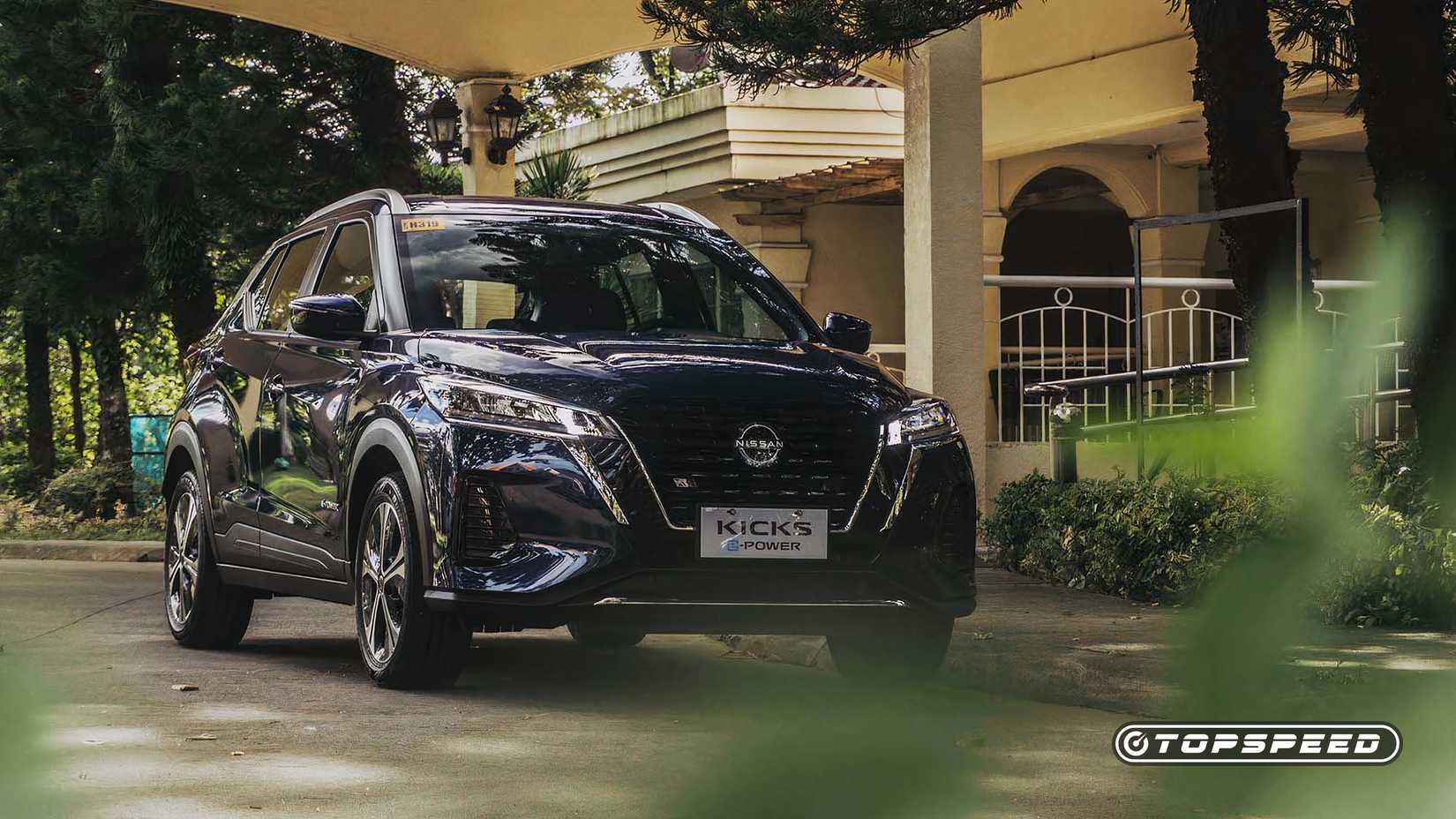 Front 3/4 view of a 2023 Nissan Kicks e-Power
