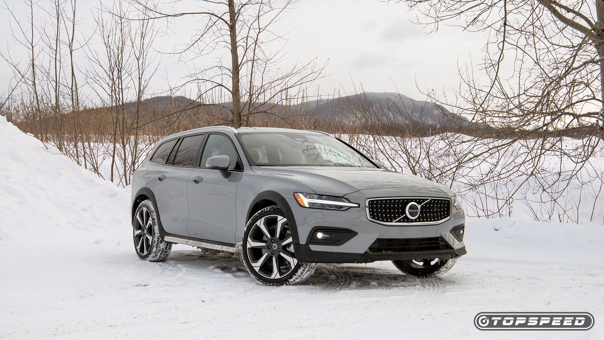 2025 Volvo V60 Cross Country Front Three Quarter TopSpeed
