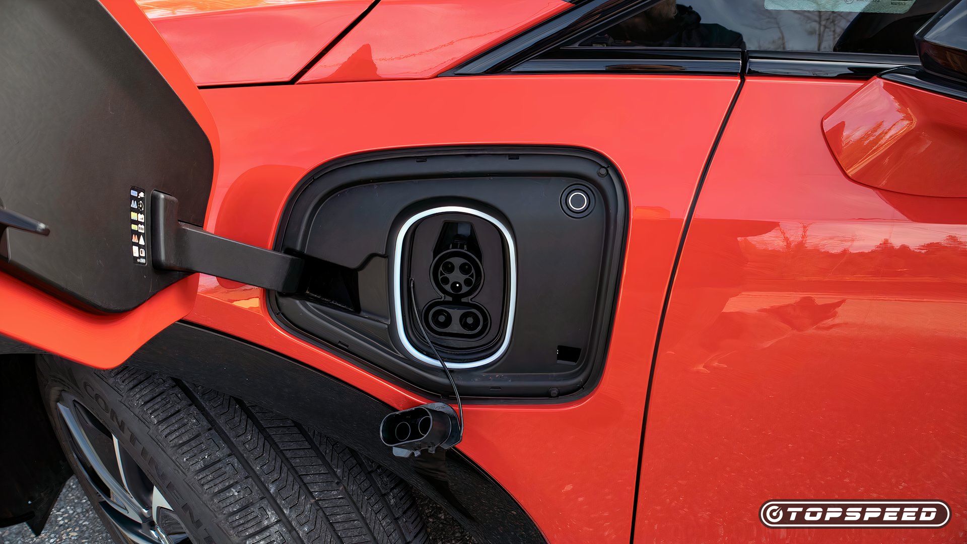 2025 Cadillac OPTIQ Charge Port TopSpeed