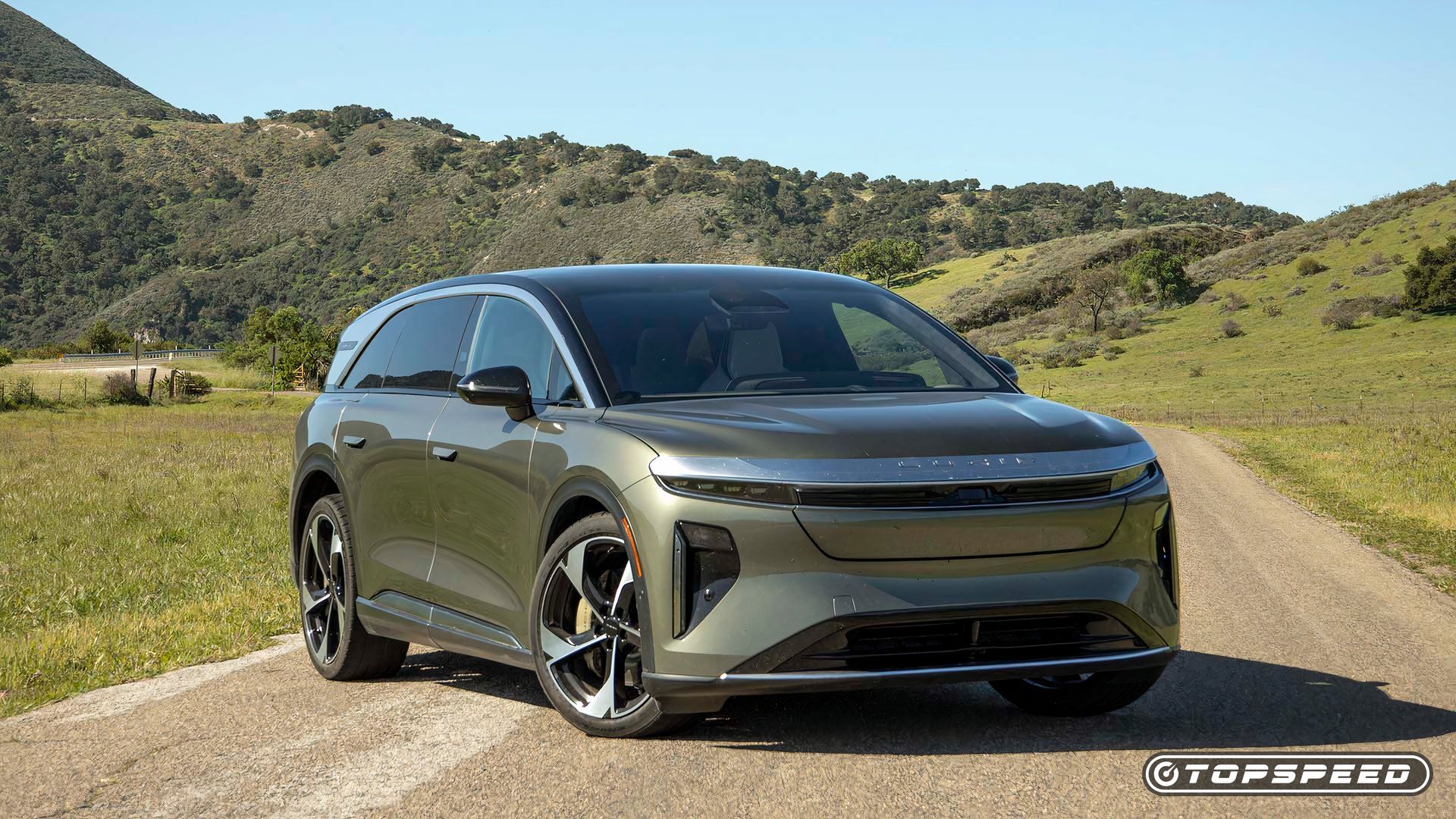 2025 Lucid Gravity Front Three Quarter 1 TopSpeed-1