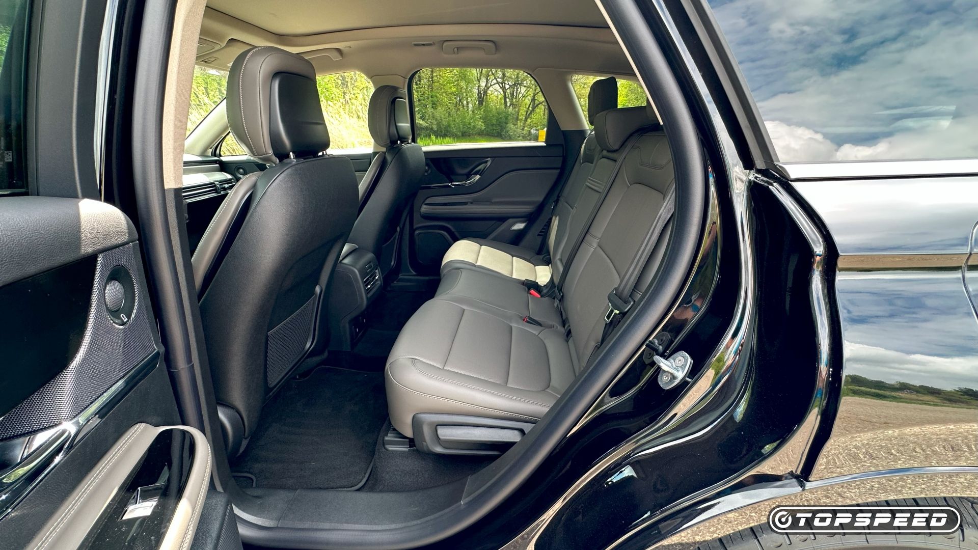 2025 Lincoln Corsair AWD Grand Touring III Backseat 02