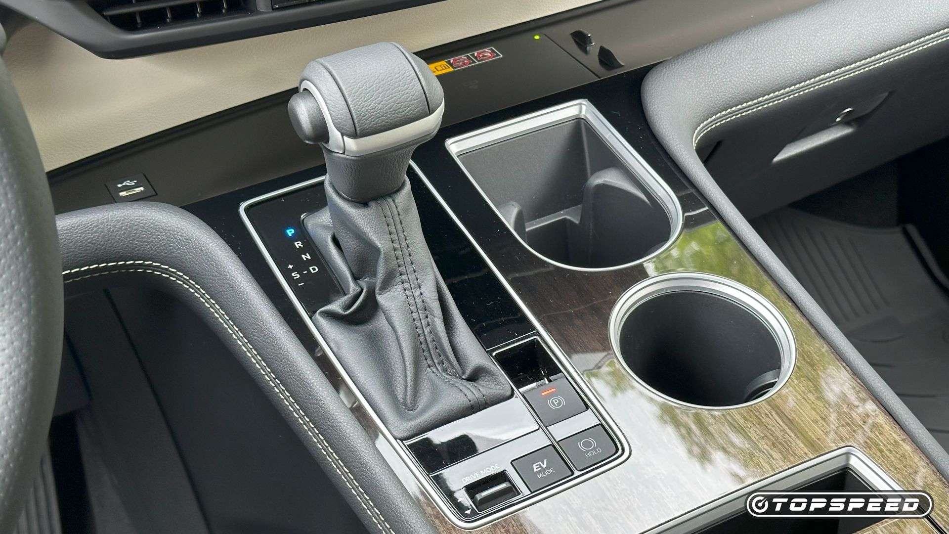 2025 Toyota Sienna Platinum All-Wheel Drive Center Console