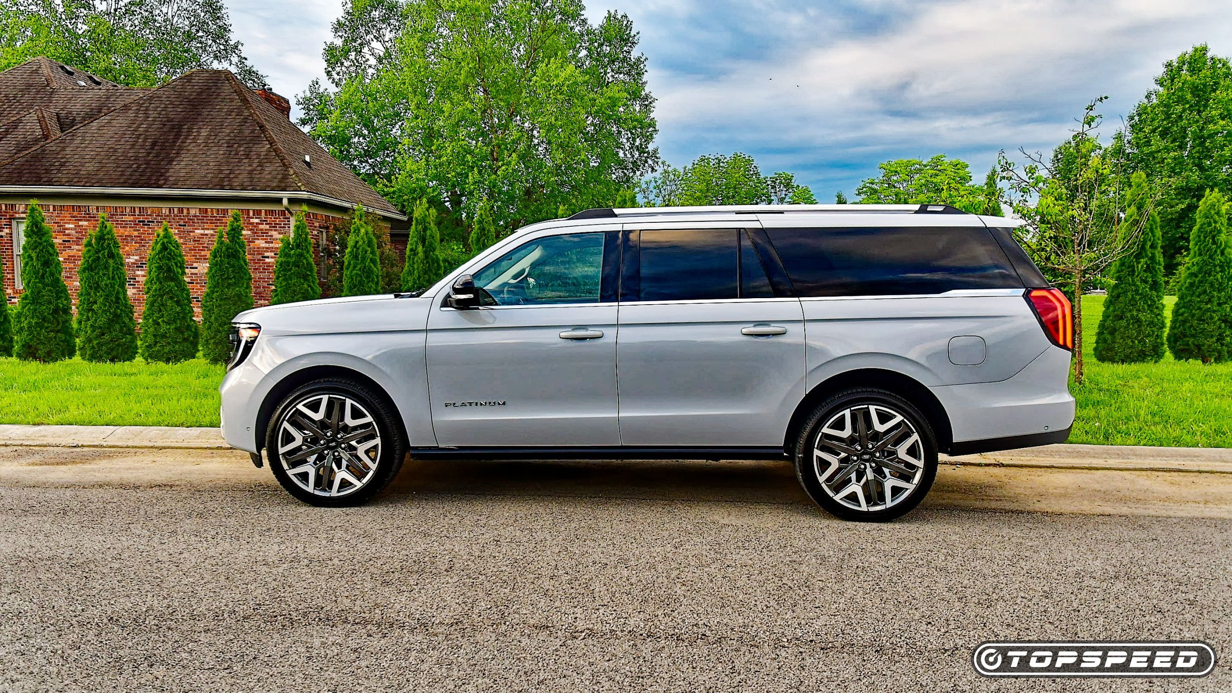 2025 Ford Expedition side view