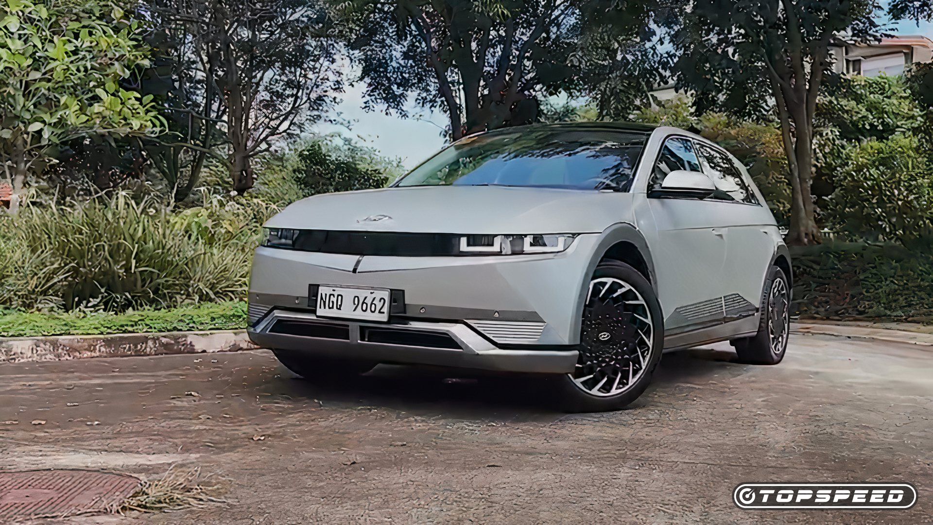Front 3/4 view of a 2023 Hyundai Ioniq 5
