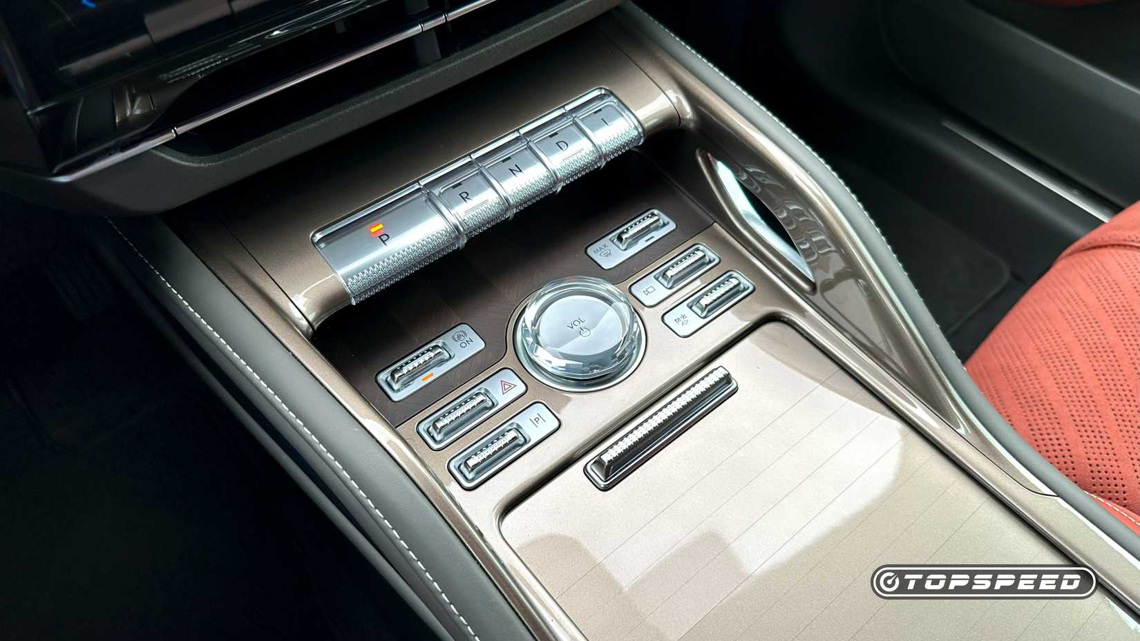 2025 Lincoln Nautilus Black Label AWD -- Center Console