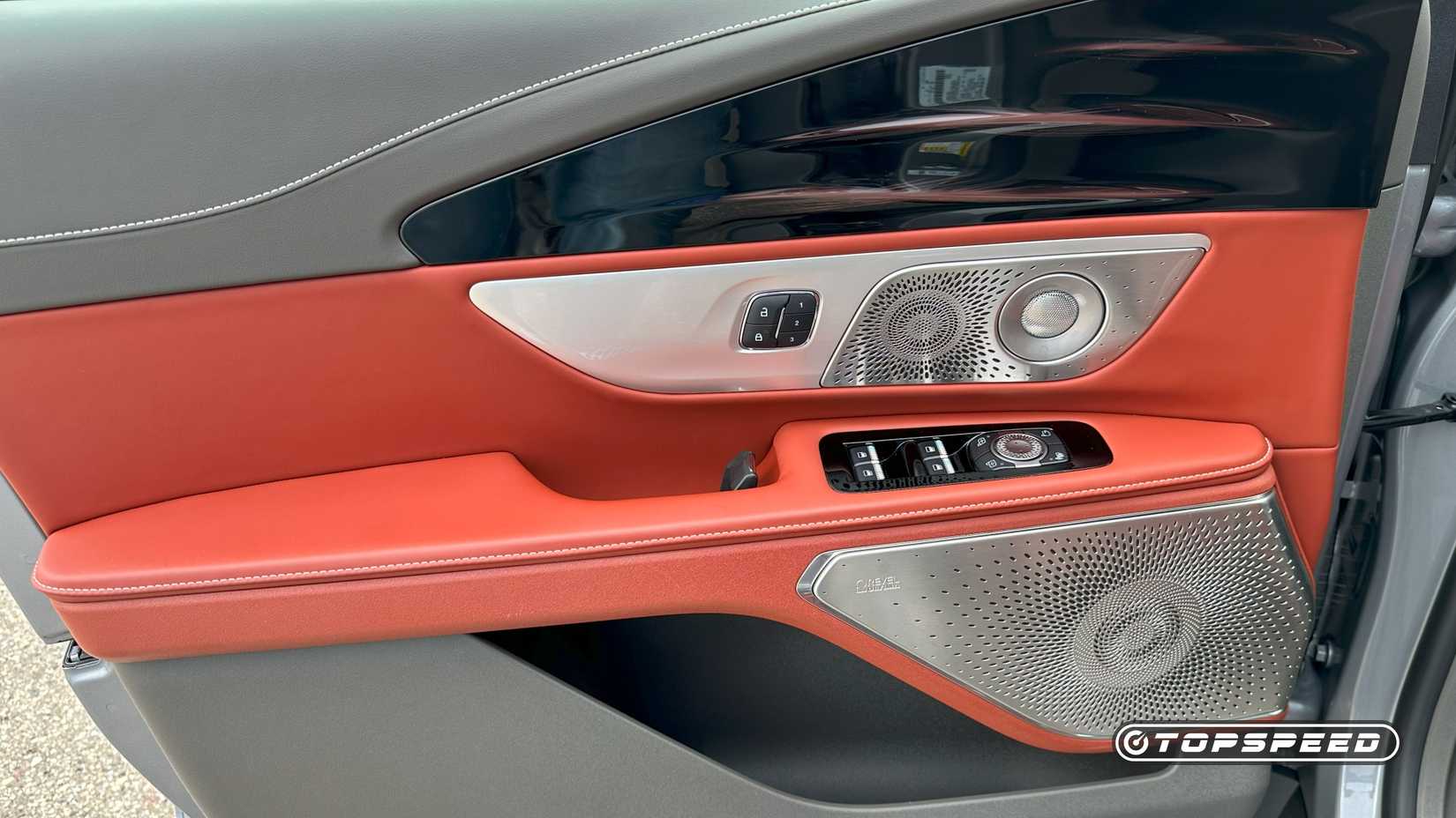 2025 Lincoln Nautilus Black Label AWD -- Front Door Panels