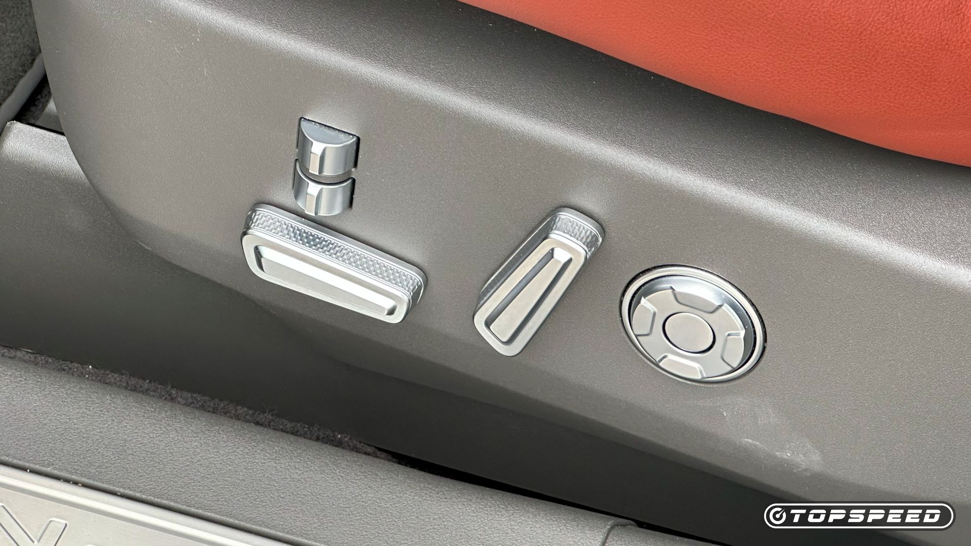 2025 Lincoln Nautilus Black Label AWD -- Power Seat Controls