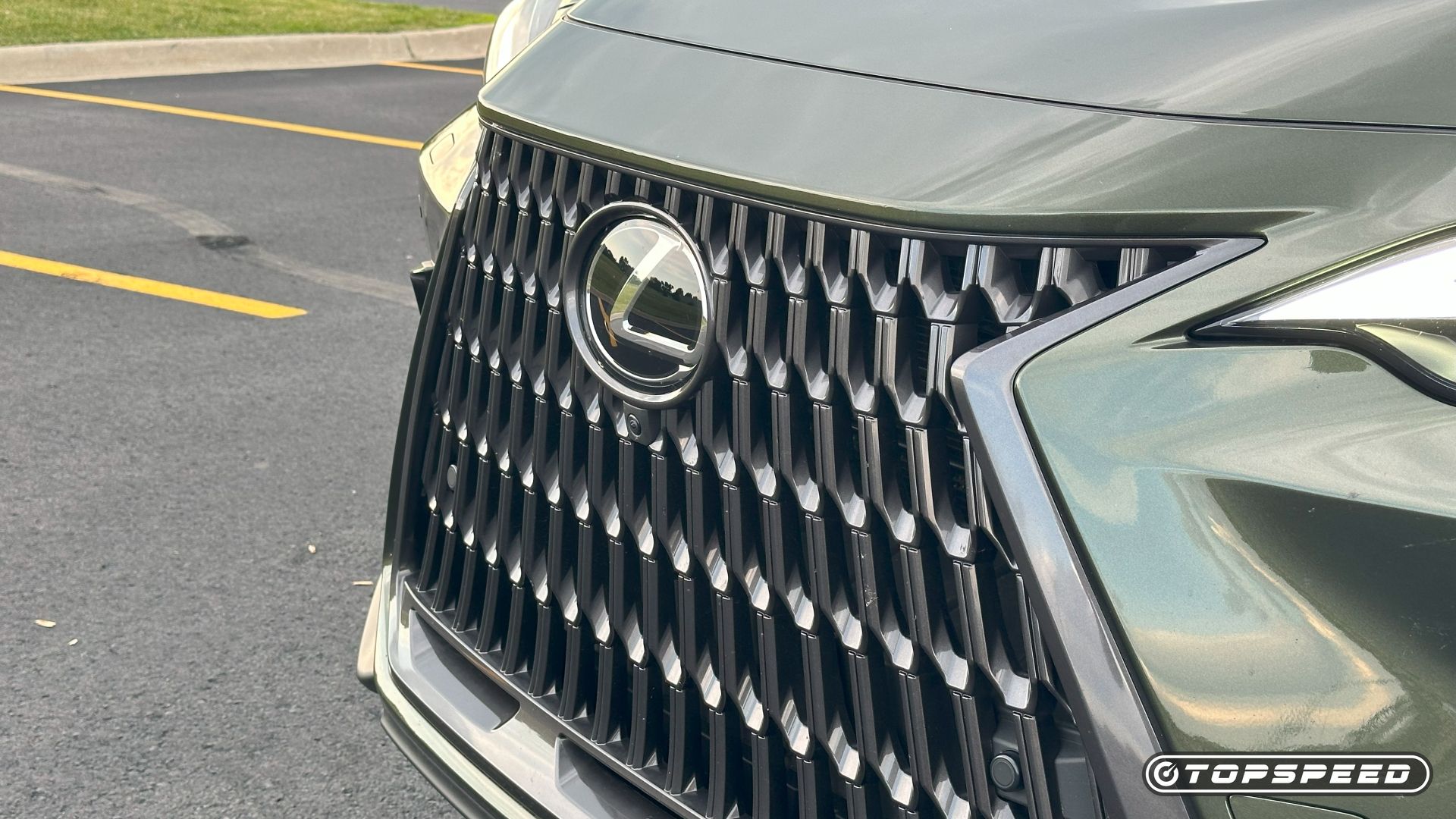 2025 Lexus NX 450h+ Luxury -- Grille-1