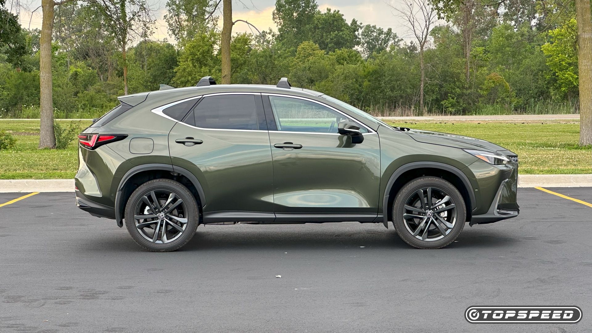 2025 Lexus NX 450h+ Luxury -- Profile 02-1