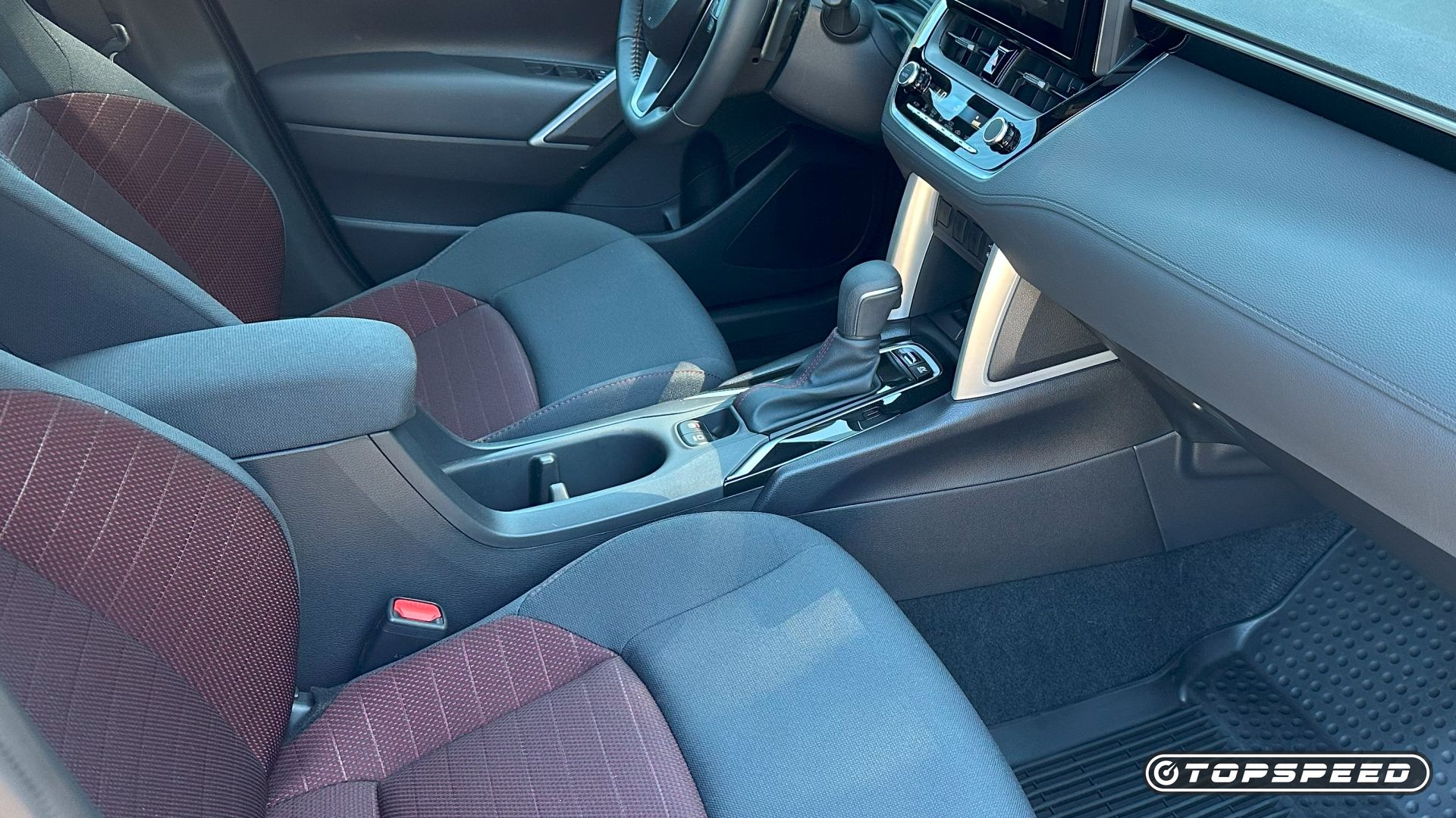 2025 Toyota Corolla Cross Hybrid Nightshade -- Center Console 02