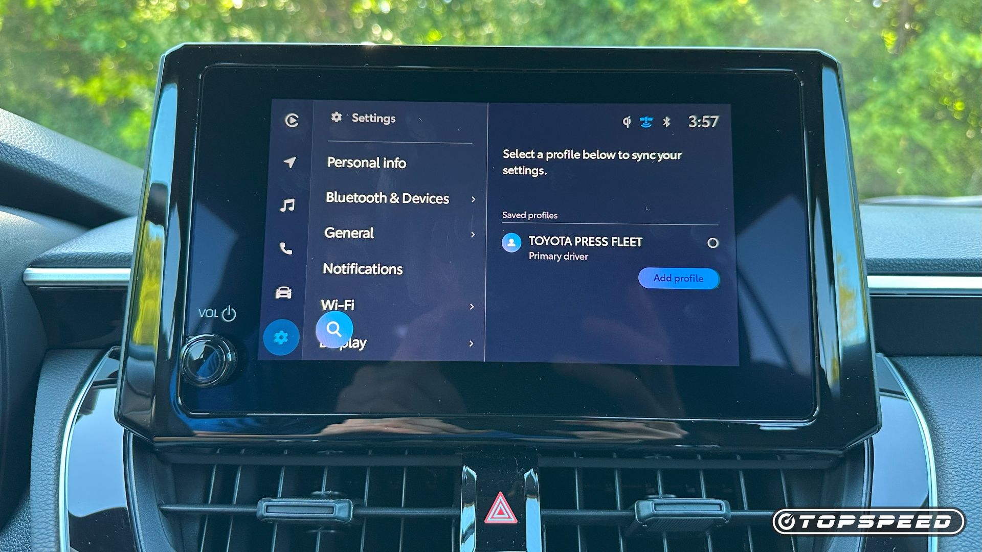 2025 Toyota Corolla Cross Hybrid Nightshade -- Screen 02