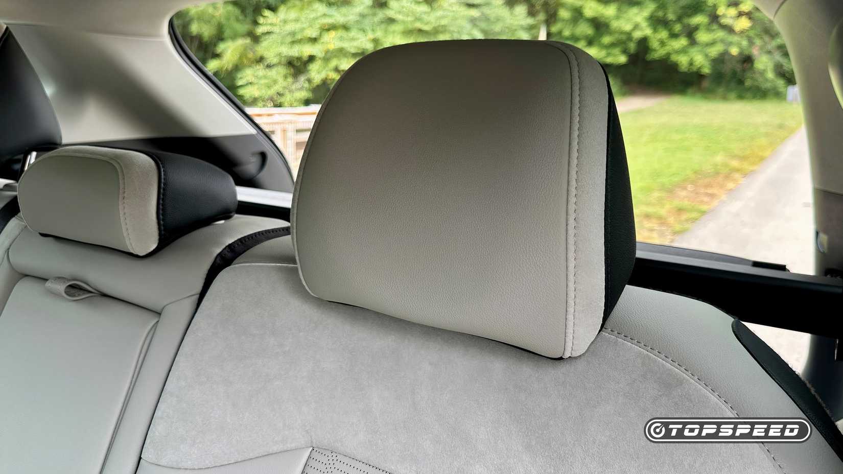2026 Kia Sportage Hybrid rear headrest